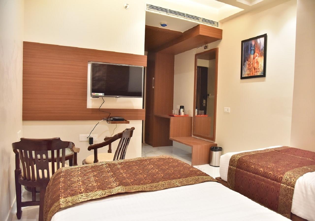 Hotel Rk Grand Varanasi Exterior foto